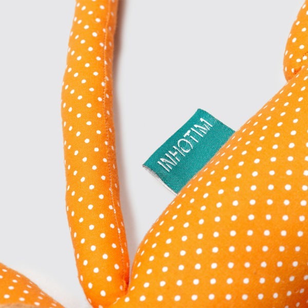 Macaco Inhotim laranja