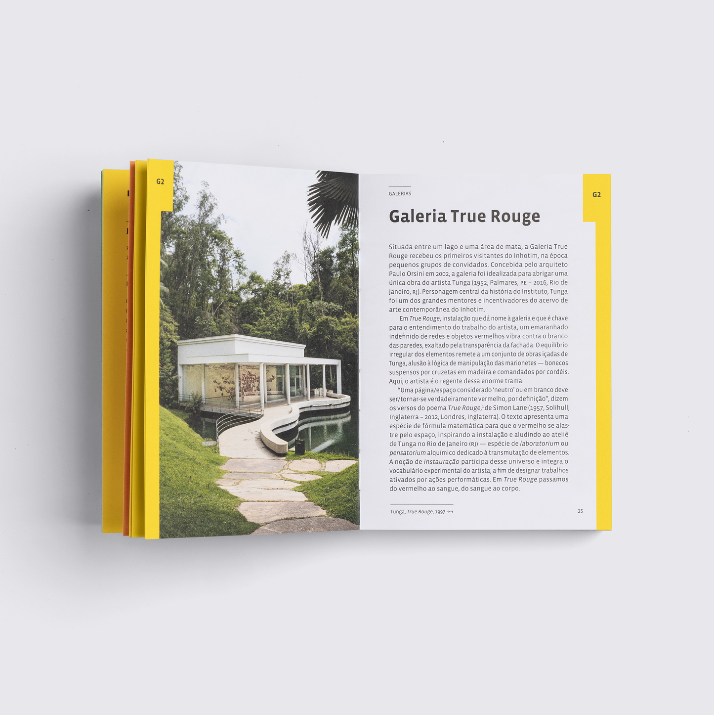 Livro "Caminhos — Guia de Visitação do Inhotim"